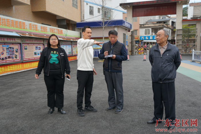 实地察看杏花中心小学实施项目.JPG