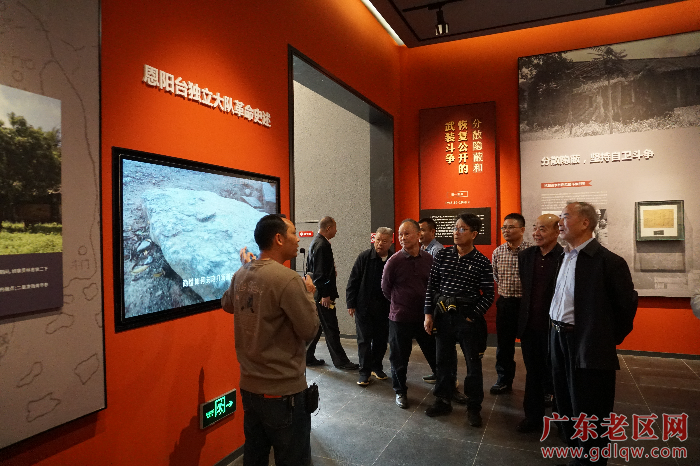 学习考察团参观恩阳台独立大队活动旧址和展馆.jpg