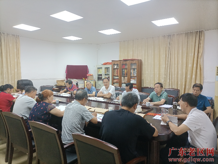 图为茂名市老促会召开会议部署安排开展奖助学活动 .jpg